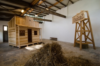 Horses, 2012, Eine raumgreifende Installation. Mixed Media && Horses, 2012, An extensive Installation. mixed media